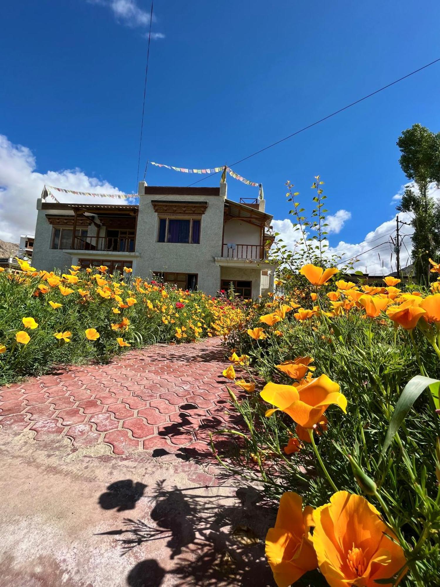 Chakzot Garden House Otel Leh Dış mekan fotoğraf